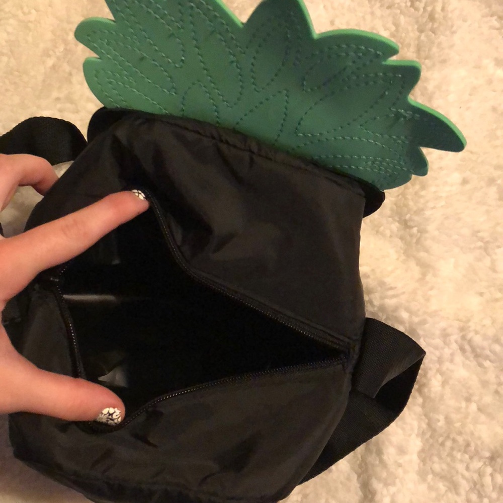 Victoria Secret Lunch Box - Picture 2 of 2